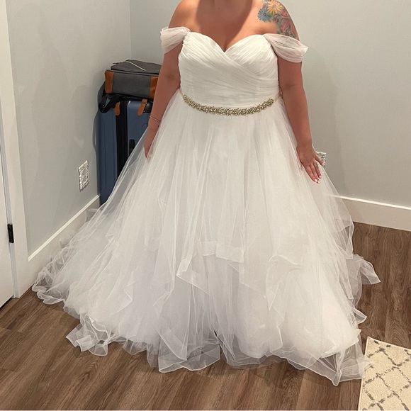 Custom Wedding Dress - IEIE Bridal - Picture 1 of 3